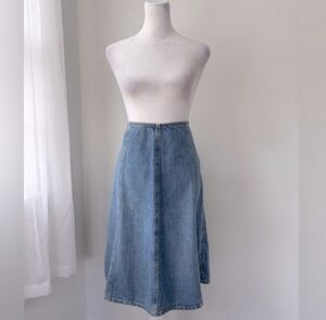 Vintage ‘03 Gap Medium Wash Denim Knee Length A-Line Skirt